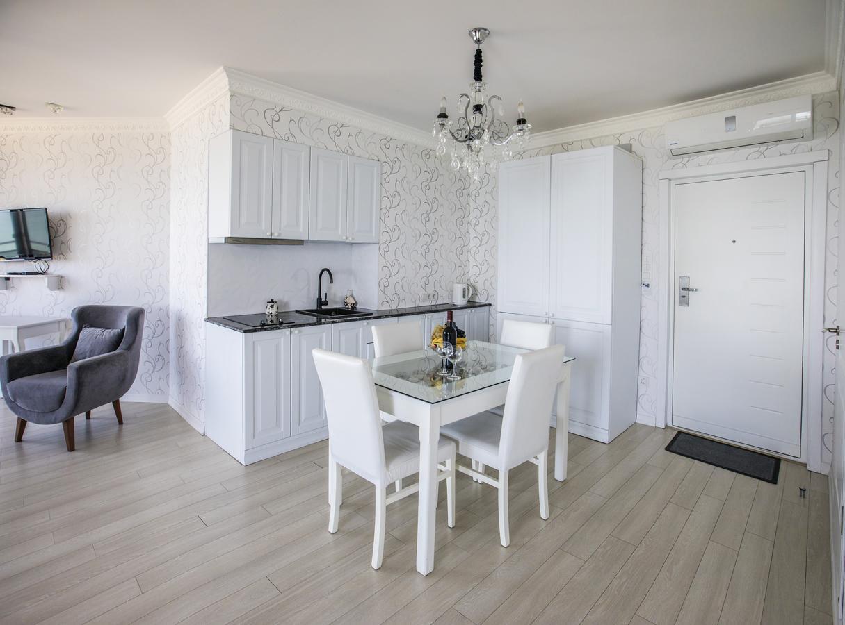 Tina'S Apartments With Panoramic Sea View Batumi Esterno foto