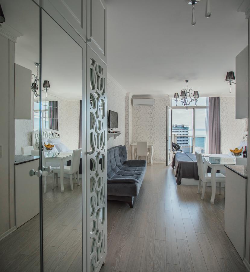 Tina'S Apartments With Panoramic Sea View Batumi Esterno foto